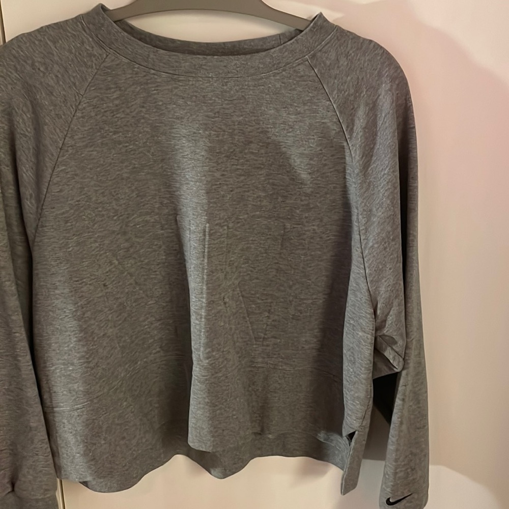 Nike dri fit cropped sweatshirt!
